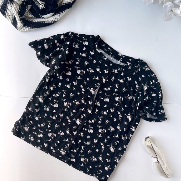 3/$20 Art Class Black Floral Crop Top - Picture 1 of 5